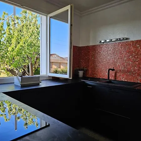 Holiday home Jolie Maison T4 Avec Piscine A Meyzieu